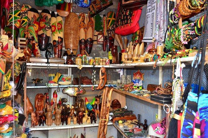 Excursão de ônibus pela cidade de Ocho Rios (praia, passeios turísticos e compras)
