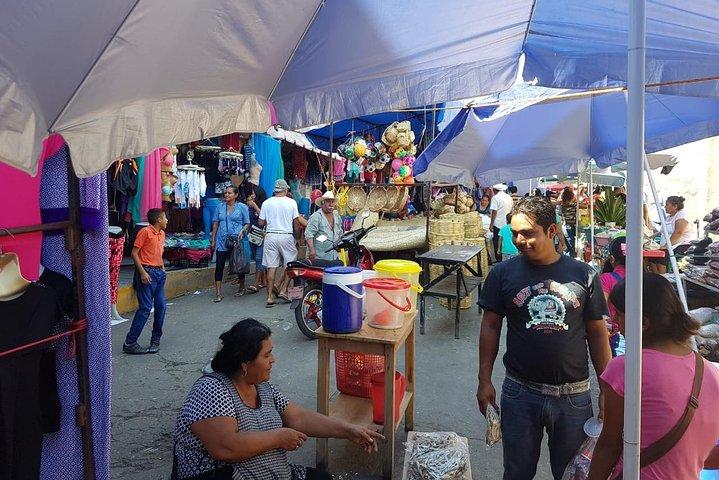Pochutla Market, autentisk dag. HT