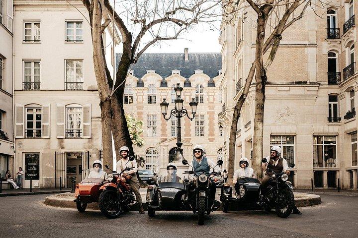 サイドカー バイクで巡るパリ プライベート ヴィンテージ半日ツアー