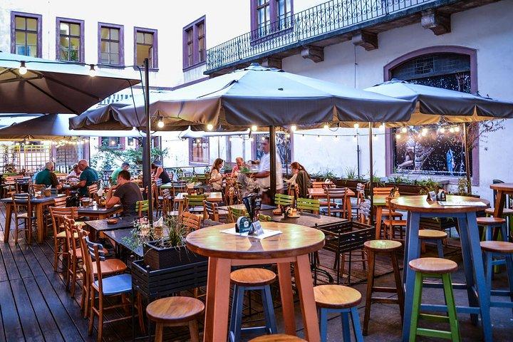 Experiencia de cerveza en Praga con un anfitrión local, personalizada y privada