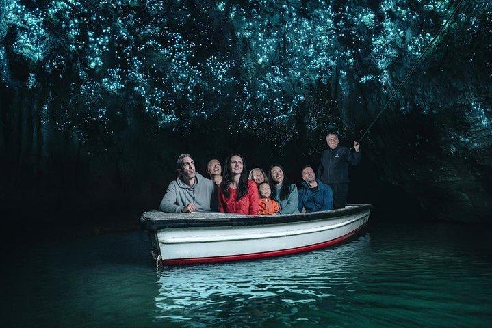 プライベートツアー：オークランド発のロトルアとワイトモ洞窟日帰り旅行
