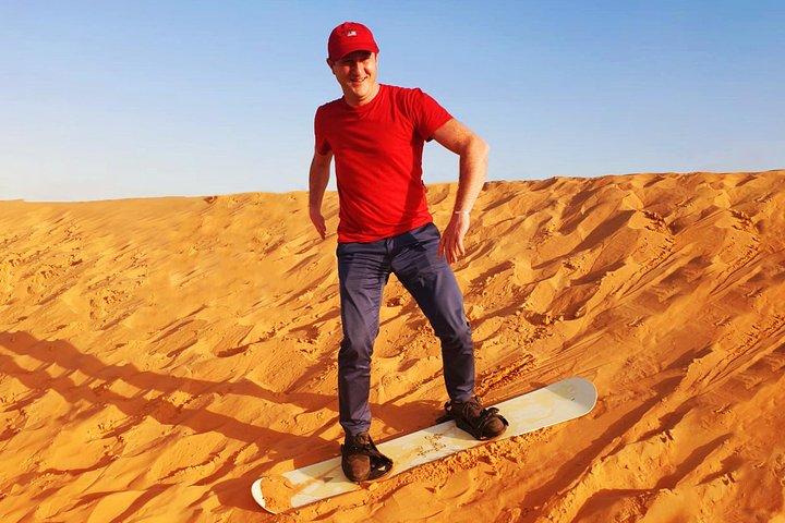 Safari matinal dans le désert avec traversée des dunes en 4x4, balade à dos de chameau et sandboard