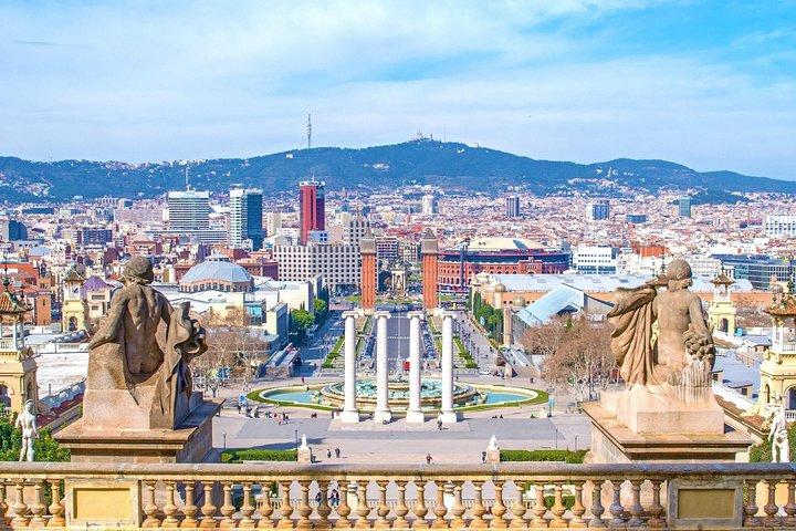 Private Barcelona and Sagrada Familia Tour with Hotel Pick-up