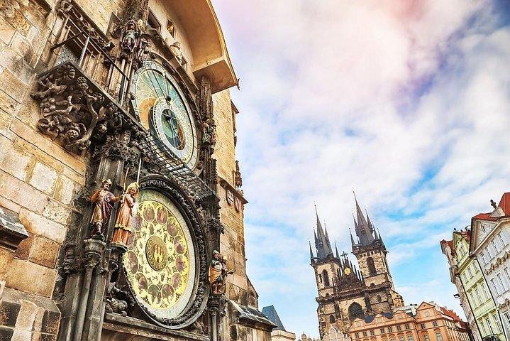 Excursão a pé pela cidade privada de Praga com trânsito de carro