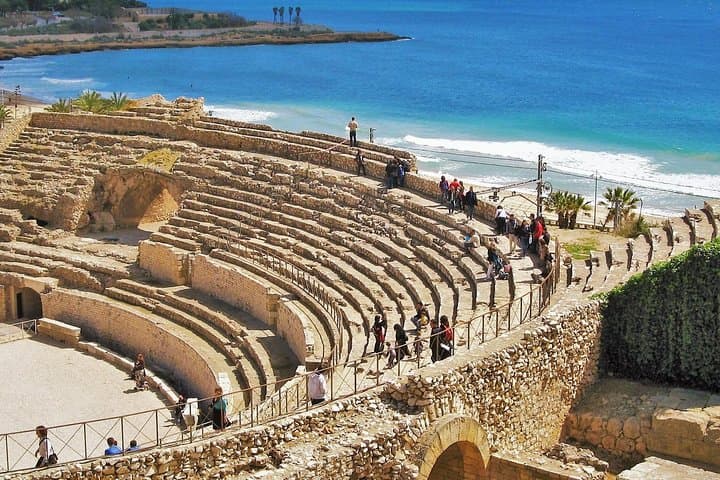 Tarragona and Sitges Tour with Small Group and Hotel Pick Up