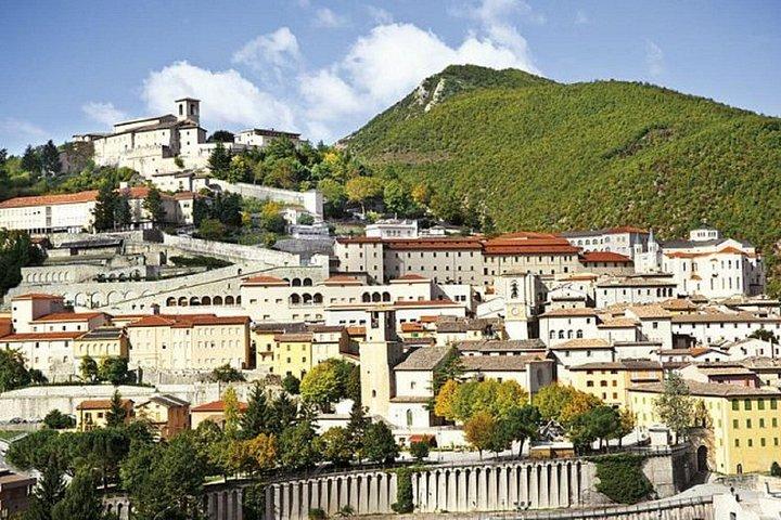 ローマからカシアとスポレート:ウンブリアを巡る日帰り旅行
