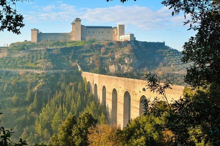 ローマからカシアとスポレート:ウンブリアを巡る日帰り旅行