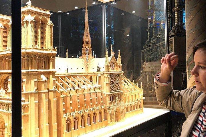 ノートルダム寺院内装のパリ市内中心部限定ウォーキングツアー