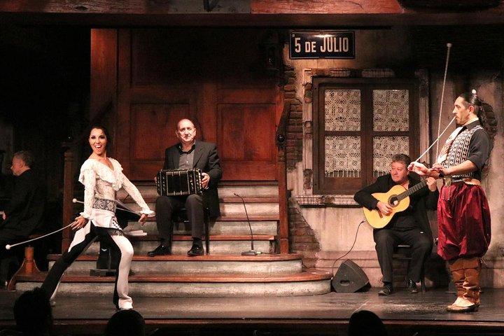Tango Dinner-Show at El Aljibe with Optional Classic Bus Transfer