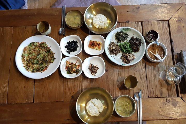 (Vehículo privado) Busan Tailored Tour: Curation for Food, Design, History, Culture