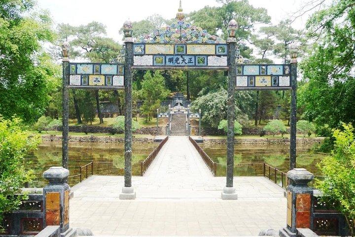 Hue City Private Tour: Ancient Tombs and Cene Making Village