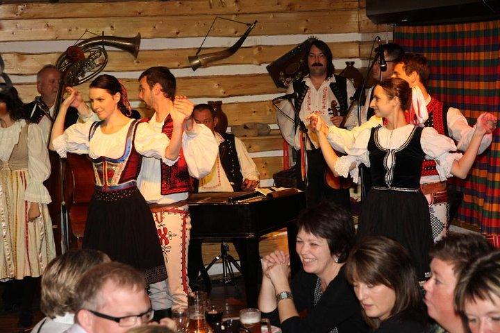 Espectáculo de folklore checo con cena y traslado
