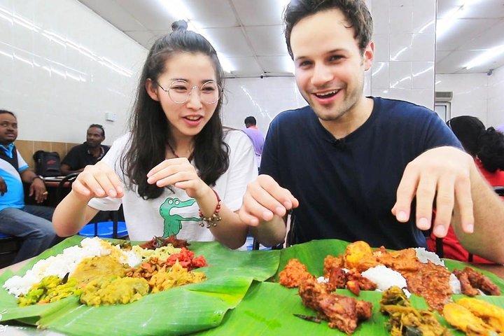 プライベートツアー：地元のナイトマーケット＆ママック屋台でレパック-レパック