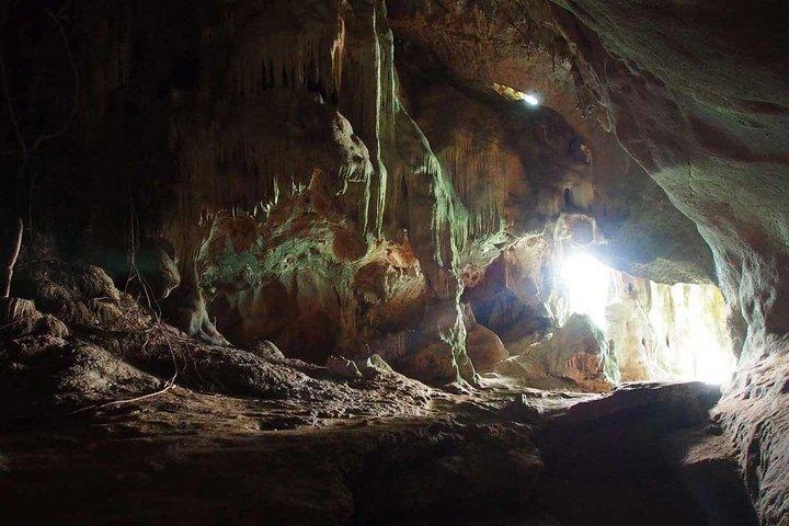 Excursão de barco em Phang Nga Bay com canoagem