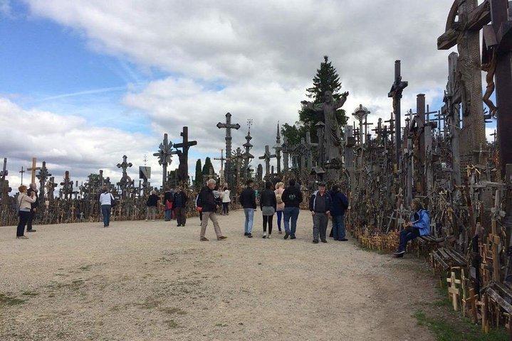 Tour desde Vilnius - Riga a través de la Colina de las Cruces, Rundale, Bauska