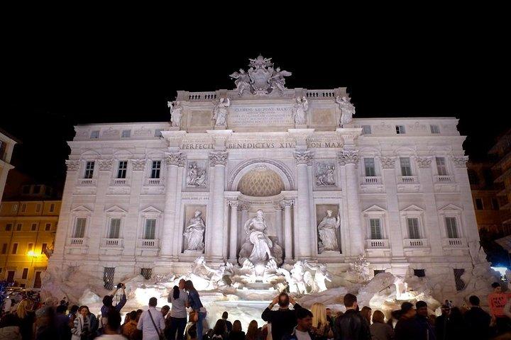 Roma à noite com motorista - Tour privado com brinde com champanhe