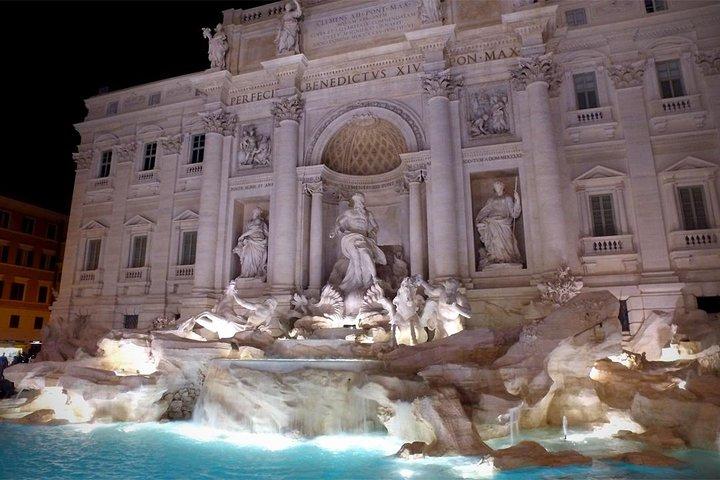 Roma à noite com motorista - Tour privado com brinde com champanhe
