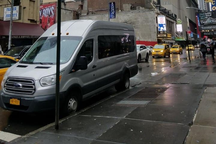 Private Transfer from LGA Airport to NYC Hotels every hour.