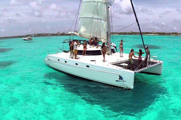 Tour en Catamarán a Isla Mujeres desde Cancún o Riviera Maya