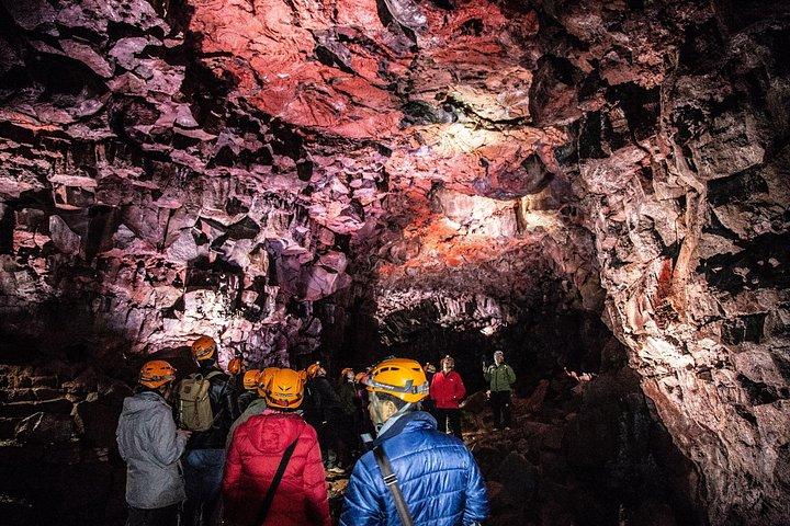 レイキャビクからの送迎付き溶岩トンネル ツアー