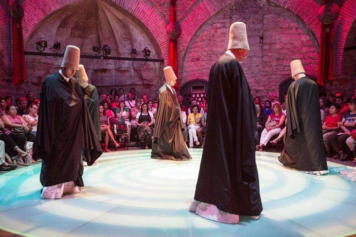 Whirling Dervish Ceremony: Vá em uma jornada espiritual