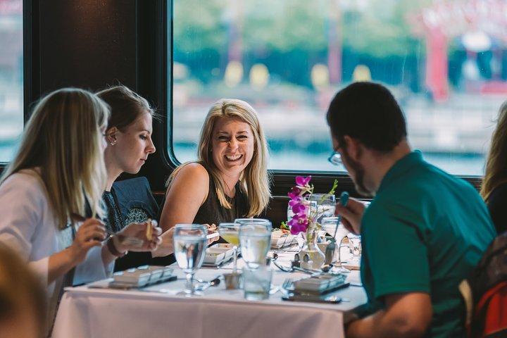 Stadskryssning Boston Premier Brunchkryssning på Odyssey