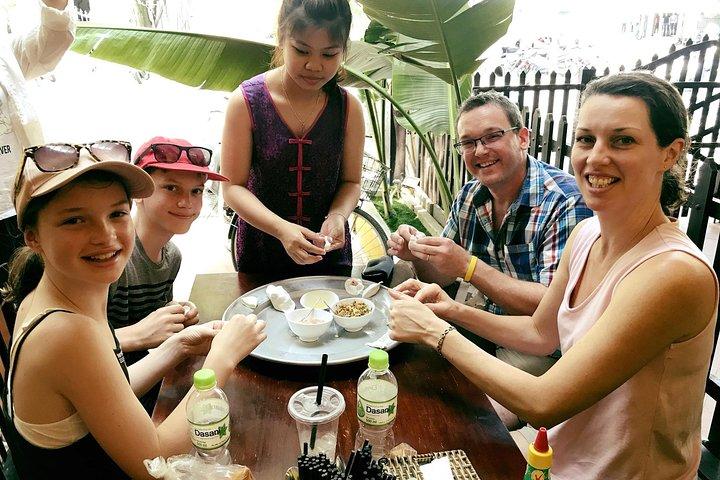 朝の食べ物ツアー：11種類の料理、白いバラとフットマッサージ