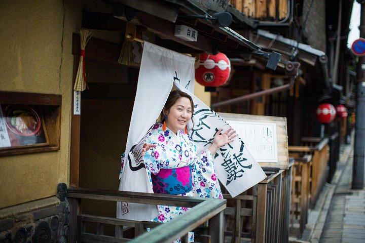Private Urlaubsfotografie-Sitzung mit einem lokalen Fotografen in Kyoto