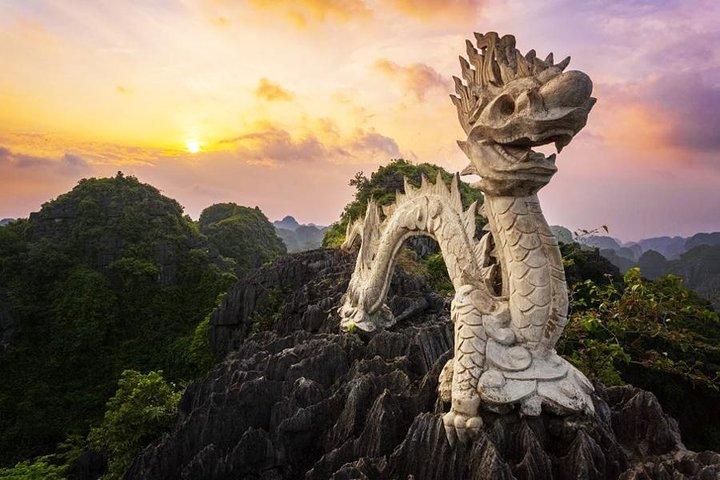 ハノイからのNinh Binh＆Cuc Phuongによる2日間のグループツアー：サイクリング、ボートツアー、ハイキング