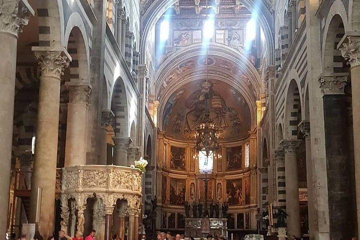 ローマ発フィレンツェとピサ：終日小グループツアー