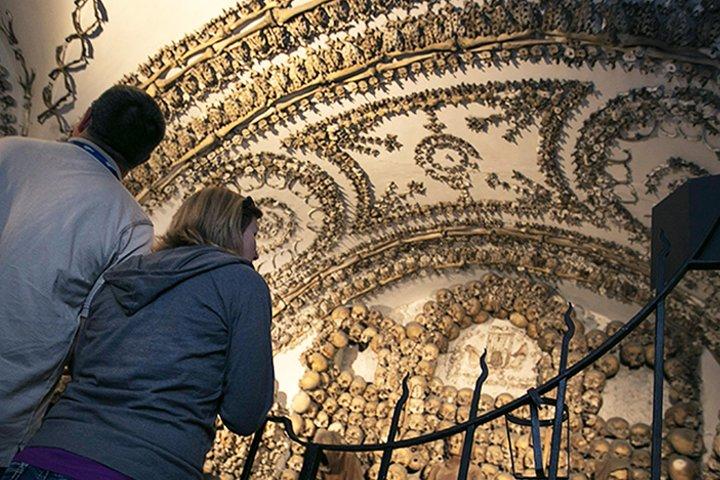 Visita exclusiva após o horário de funcionamento: Tour pelas criptas, catacumbas e capela dos ossos