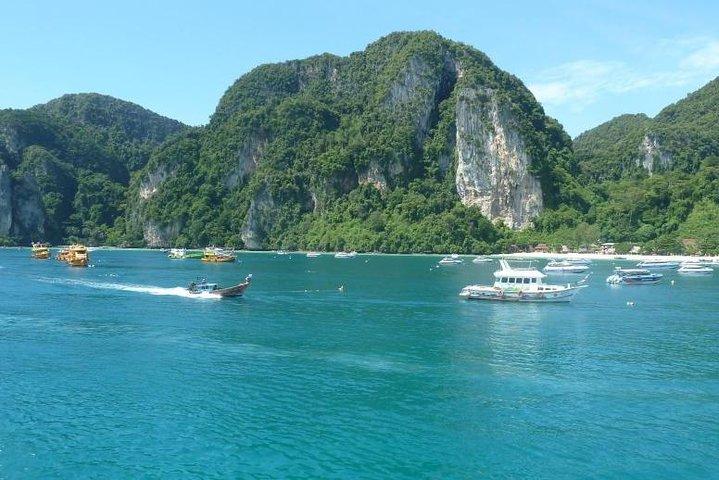 Tour privado a Phi Phi Early Bird en barco charter