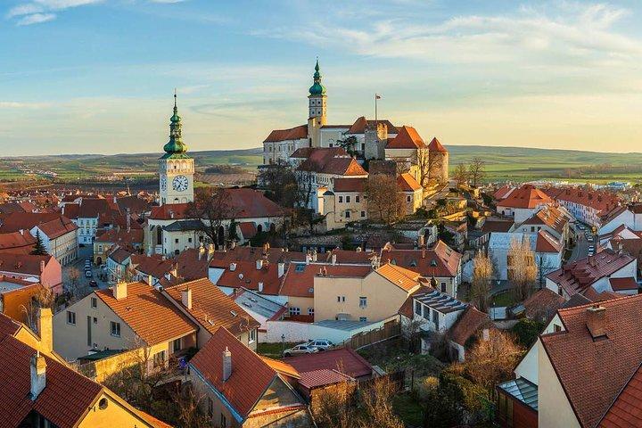 Prag-Wien One-Way Sightseeing Day Tour