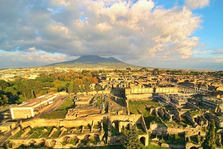 Private Tour Rome to Pompeii in private vehicle