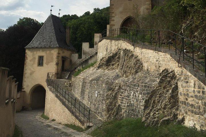 Private Karlstejner Burgfahrt ab Prag mit Mittagessen & Eintritt