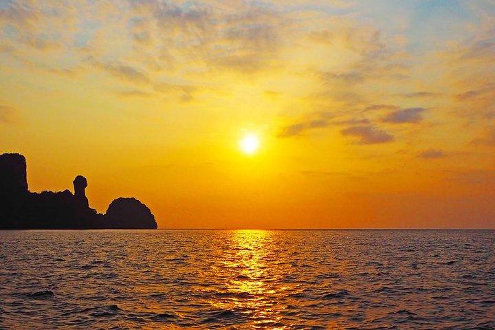 Visite privée de Phi Phi Early Bird Premium Tour en bateau à moteur