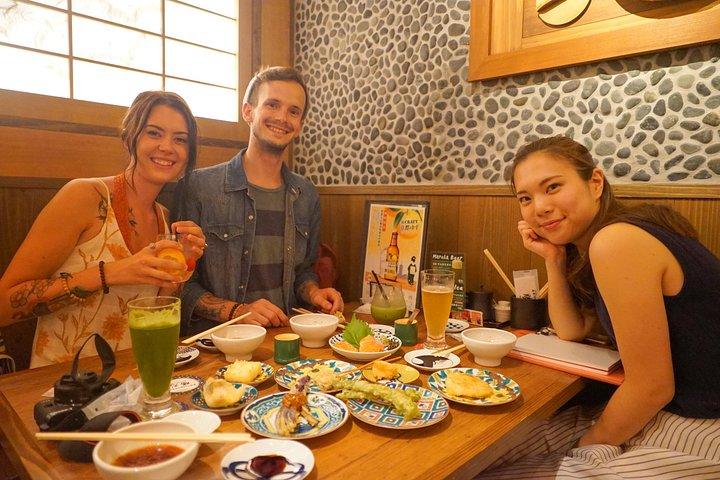 Kyoto Night Foodie Tour i Gion (9 + retter + 6 Sake smagninger)