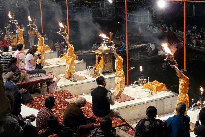 Varanasi - Aftenbådtur med Aarti ceremoni