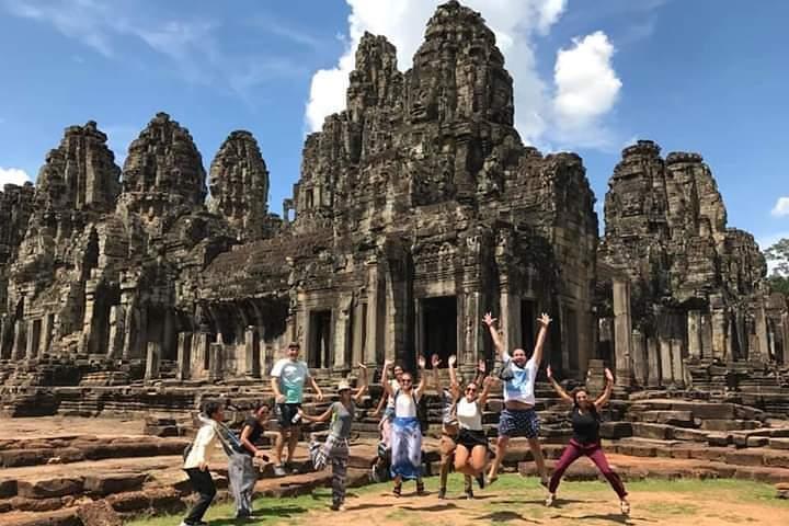 Tour privato in auto (complesso di Angkor Wat + alba)