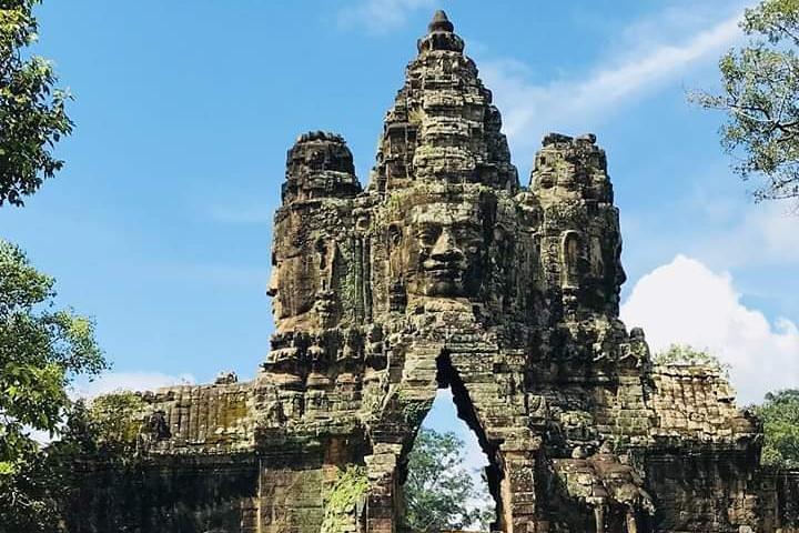Tour privato in auto (complesso di Angkor Wat + alba)