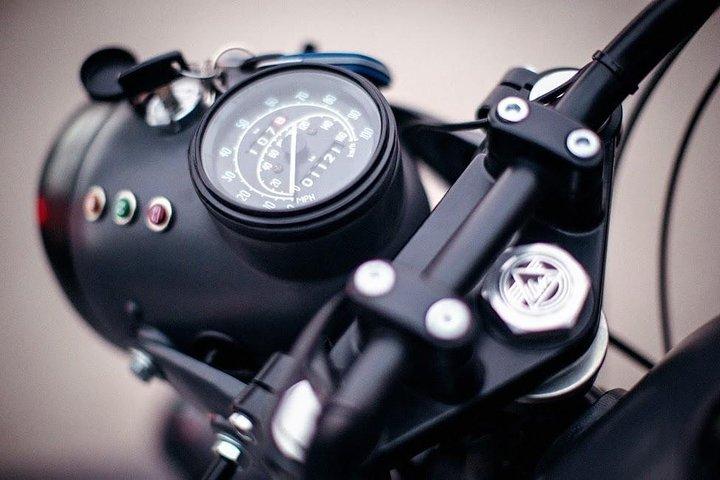 サイドカーで行くパリとベルサイユ限定ヴィンテージ 1 日ツアー