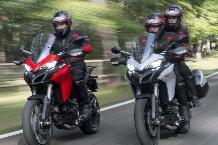 Louez une BMW R1250 GS ou Ducati Multistrada et explorez la côte et les îles croates