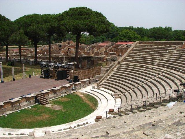 Passeio a pé por Ostia Antica