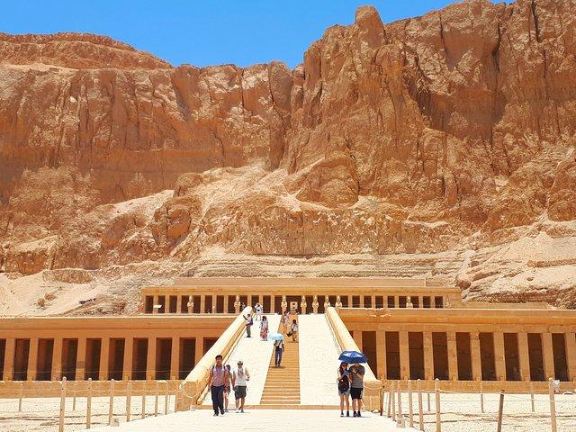 Private Guided Tour to Best Monuments of Luxor's West Bank