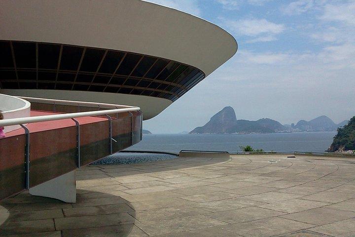 オスカーニーマイヤーウェイプライベートツアーブラジルの建築におけるキー数値