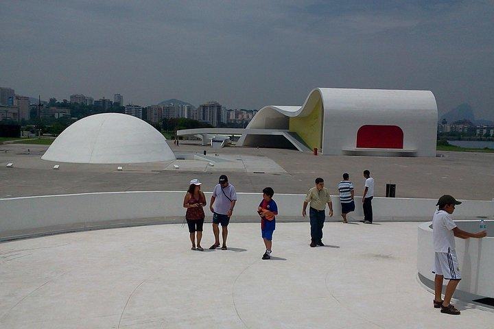 オスカーニーマイヤーウェイプライベートツアーブラジルの建築におけるキー数値