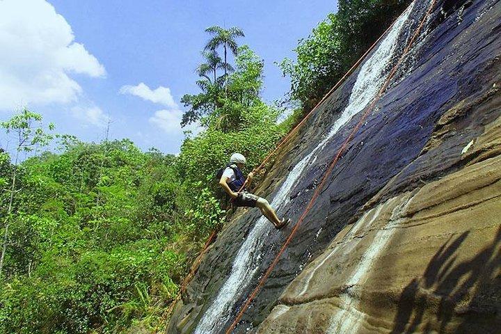 Descente en rappel à Kitulgala
