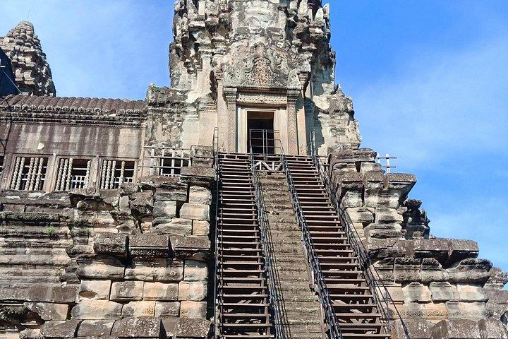 終日アンコールワットの日の出ツアー＆ベン・メアレアの隠れた名所寺院
