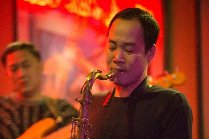 Recorrido gastronómico a pie por la calle y música oculta