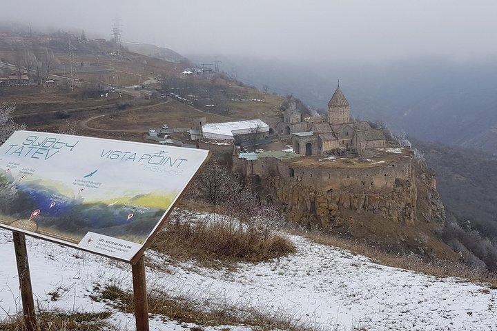 Excursion d'une journée à: Les ailes de Tatev et le monastère de Tatev
